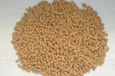 草魚的飼料配方，利用合適的原材料不同比例來制作混合料