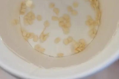 辣椒種子浸泡方法，可用20-30℃的清水浸泡8-12小時