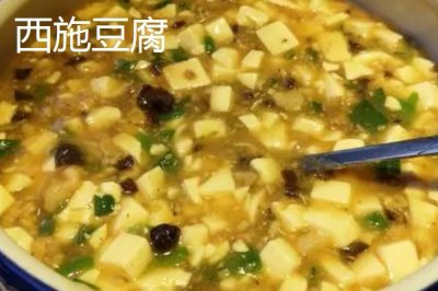 浙江省嘉善縣的特產(chǎn)，包括嘉善老酒、姚莊黃桃、六塔鱉等種類(lèi)