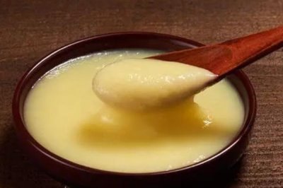 蜜蜂吃什么，花蜜、蜂王漿和糖漿都是蜜蜂的食物