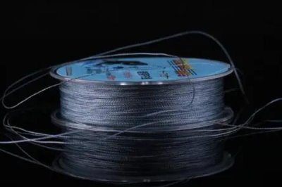 釣黑魚使用的線組，不宜用調(diào)性過硬的竿