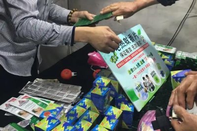 從哪里批發(fā)擺地?cái)偟呢浽矗梢栽诰W(wǎng)上或就近在批發(fā)市場(chǎng)拿貨