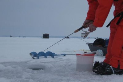 冰釣鯉魚要使用哪種線組，可使用冰釣竿、尼龍線、伊勢尼鉤