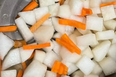 蘿卜菜如何腌制，先將蘿卜菜擇干凈
