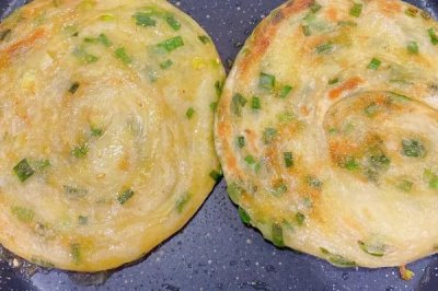 北方小年吃哪些東西，餐桌上可見(jiàn)餃子、蔥油餅、蒸花饃等食物