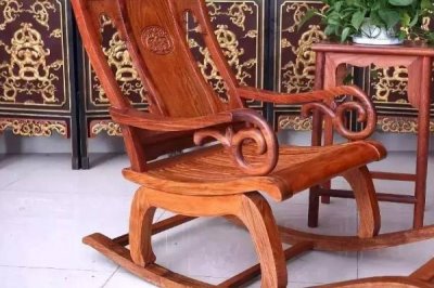從哪里批發(fā)擺地?cái)偟呢浽?,可以在網(wǎng)上或就近在批發(fā)市場(chǎng)拿貨