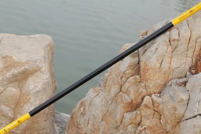 一桿五定位的釣魚竿售價，品牌、定位長度等條件會影響到實際價格