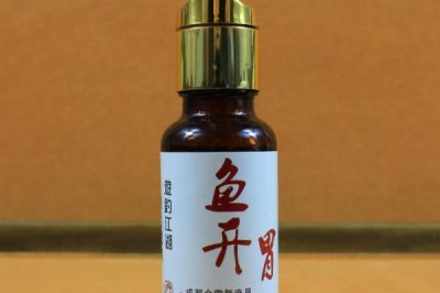 怎么在黑坑中釣青魚，用顆粒飼料打窩可起到引誘效果