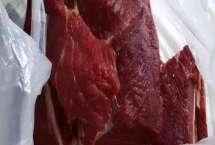 去市場買牛肉怎么買，先觀察顏色再聞味道