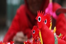立春的習(xí)俗，早上要燃放鞭炮迎春