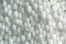 尿素的原料，是用碳、氮、氧、氫組成的有機(jī)化合物