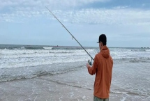 海釣用什么魚竿和魚線，用海竿和足夠粗的線最合適