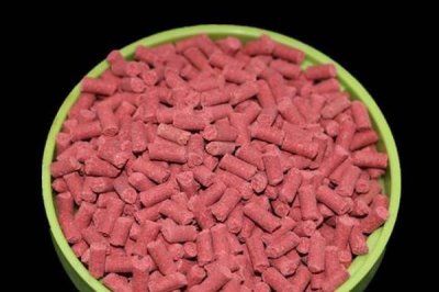 釣鯽魚如何避免小魚鬧窩，增加鉛墜的重量可避開小魚活動層