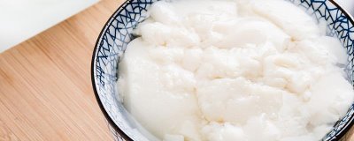 豆腐花和豆腐腦有什么區(qū)別，豆腐花相對(duì)緊實(shí)、豆腐腦容易碎裂