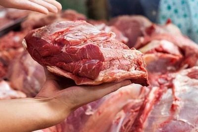 去市場買牛肉怎么買，先觀察顏色再聞味道