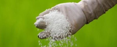 提高氮肥肥效的方法，深施于土層8-15厘米深度為宜