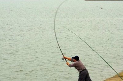 8.1米魚(yú)竿怎么拋竿，根據(jù)風(fēng)力來(lái)決定拋竿方式