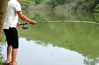 初夏釣魚技巧，首選釣點(diǎn)是水深1-2米且有水草的淺灘