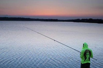 垂釣青魚的適宜時(shí)間，4-6月份、8-11月份均為最佳垂釣期