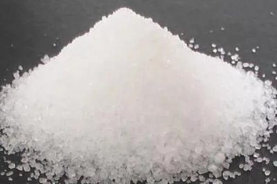 磷酸二氫銨的性狀，呈白色粒狀晶體