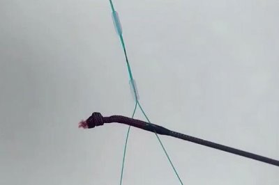 立漂綁在魚線上的方法，是最常用的一種浮漂
